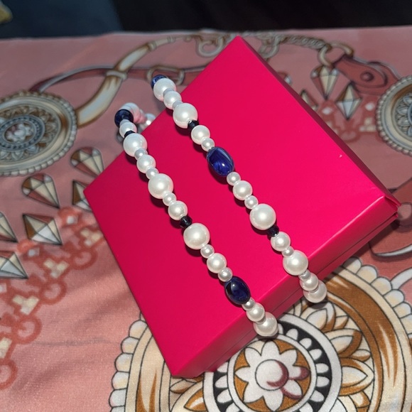 Wrap pearl bracelet with blue beads and a butterfly blue fashion pin. - Picture 3 of 5